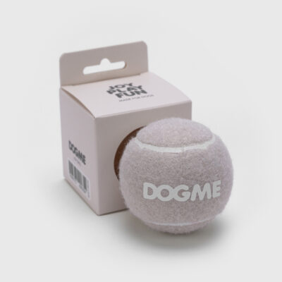 Bolinha de tênis bege para cachorro Dogme, 6,3 cm, com logo DOGME e faixa branca