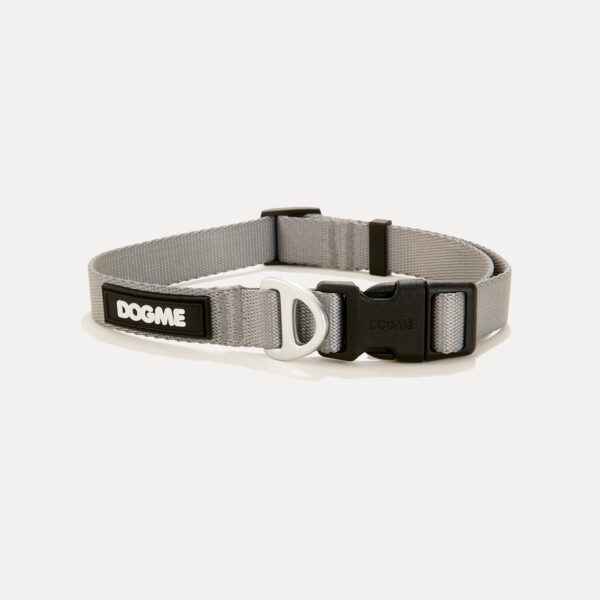 Coleira para cães em nylon cinza com fecho de engate plástico e argola metálica